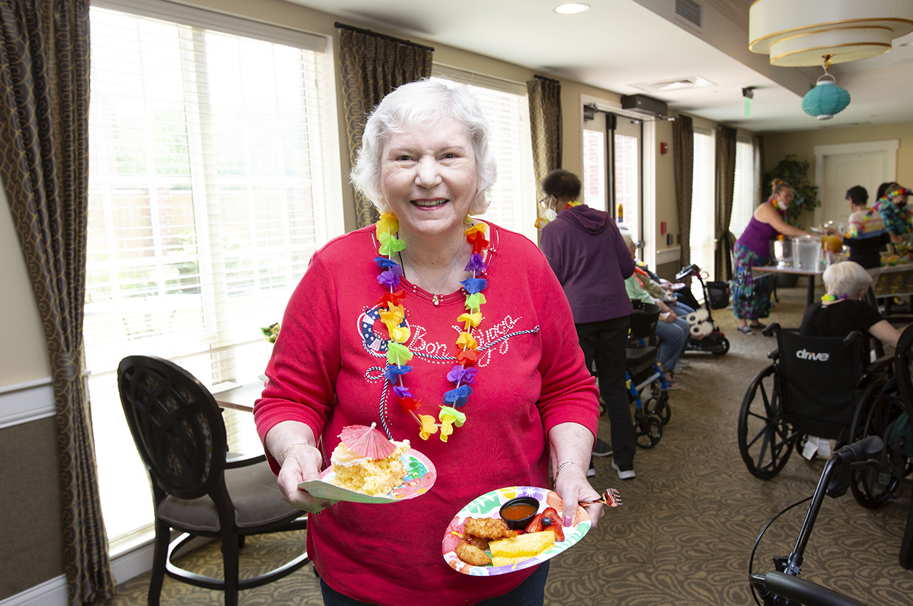 StoryPoint Gahanna resident with food